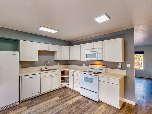 3rd image of 1069 Sierra Vista Dr #0