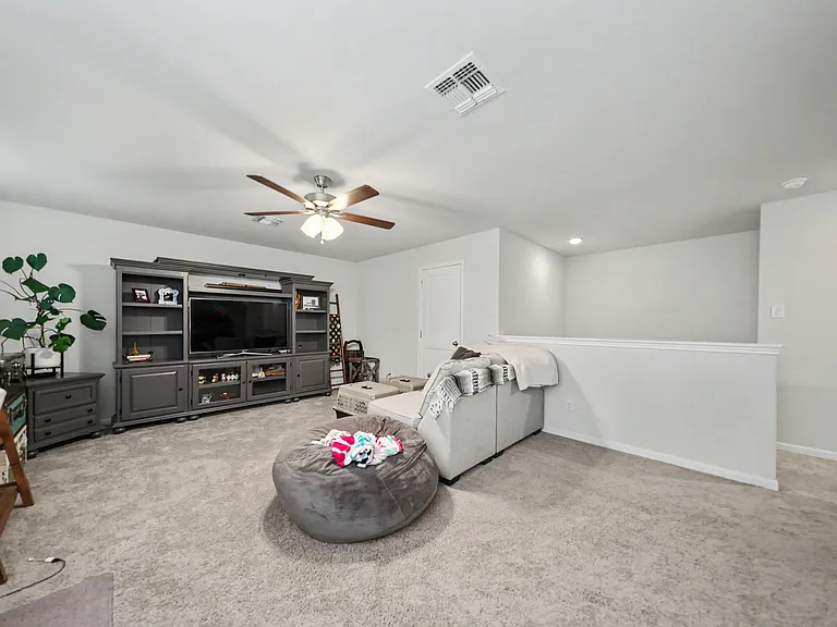 612 Pipe Creek Dr — Photo 11