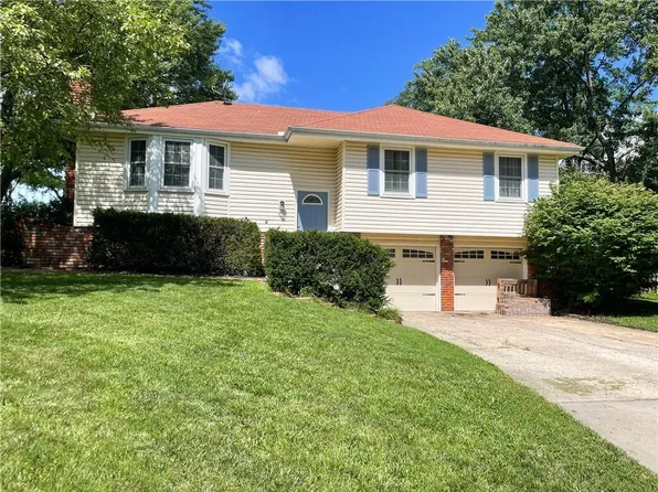 504 NE Karapat Dr, Kansas City, MO 64155