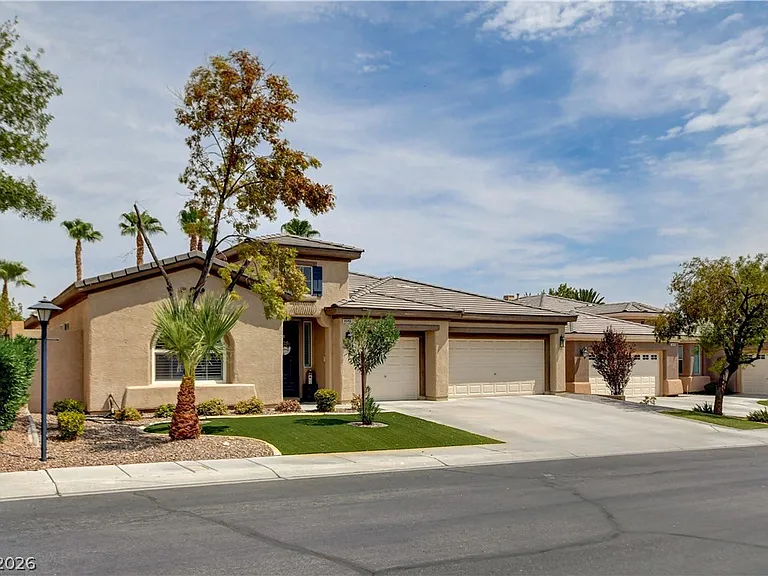8086 Merlewood Ave — Photo 3
