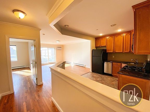 4th image of 29-16 Newtown Ave #3