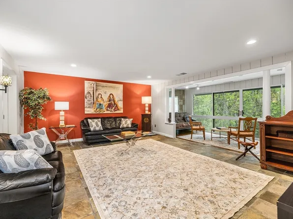 370 Great Rd APT 8, Acton, MA 01720