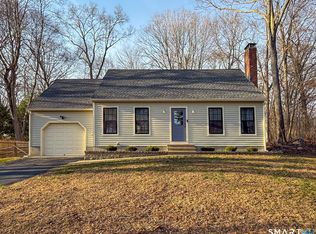 23 Country Village Ln, Clinton, CT 06413