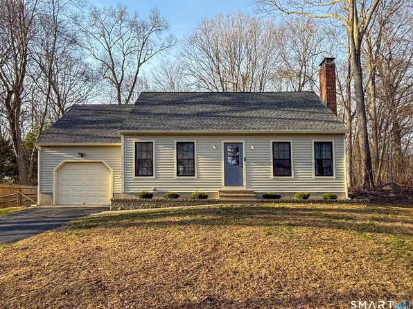 23 Country Village Lane, Clinton, CT 06413