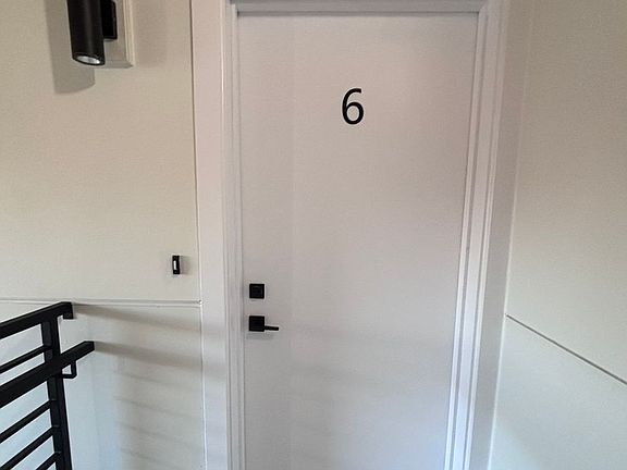 4th image of 1460 SE 51st Ave #6