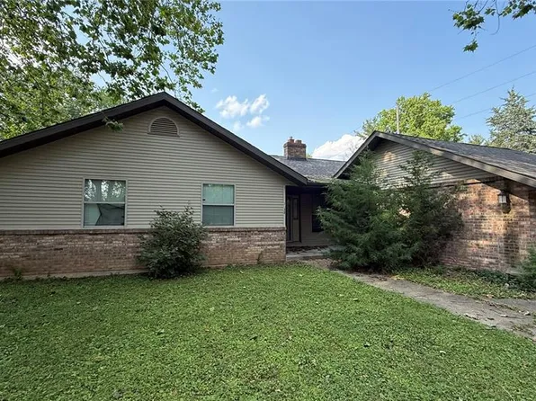2033 Mapleleaf Dr, Collinsville, IL 62234
