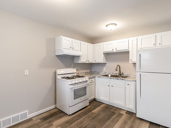 3rd image of 492 E Merrill Ave #11328065