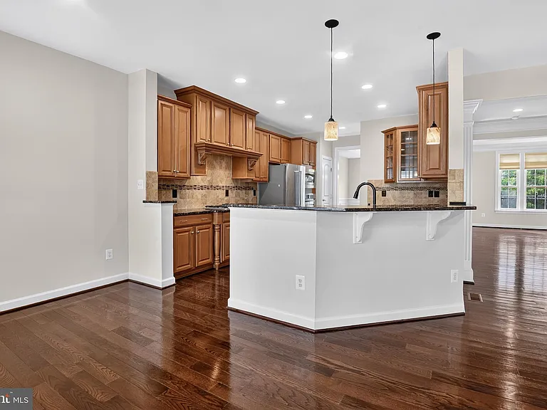 24949 Earlsford Dr — Photo 14