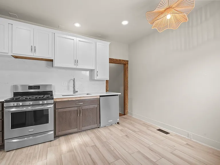 2306 N Franklin St — Photo 4