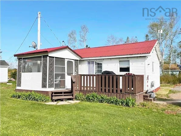 40 Jackson Point Rd, Cumberland, NS B4H 3X9