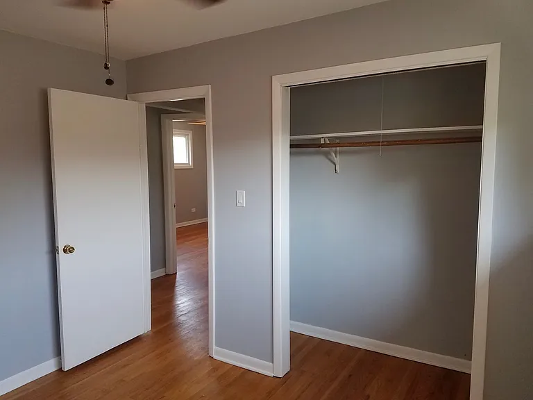 1056 Des Plaines Ave — Photo 15