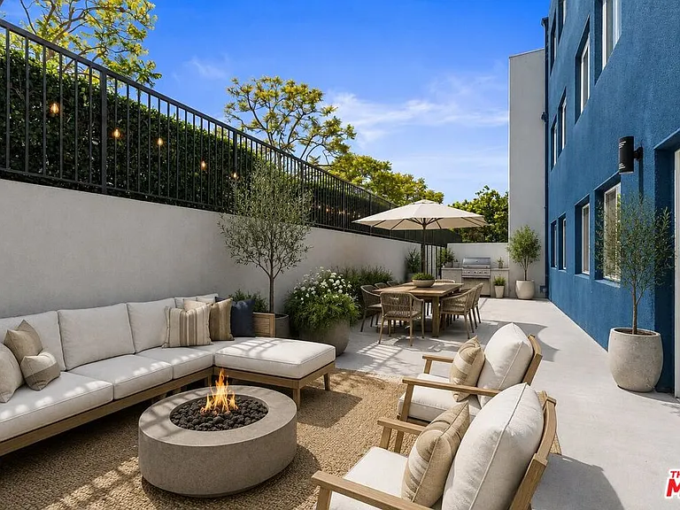 16100 W Sunset Blvd #109 — Photo 1