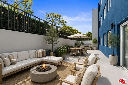 16100 W Sunset Blvd Photo 1