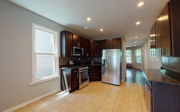 4th image of 2711 N Hamlin Ave #1