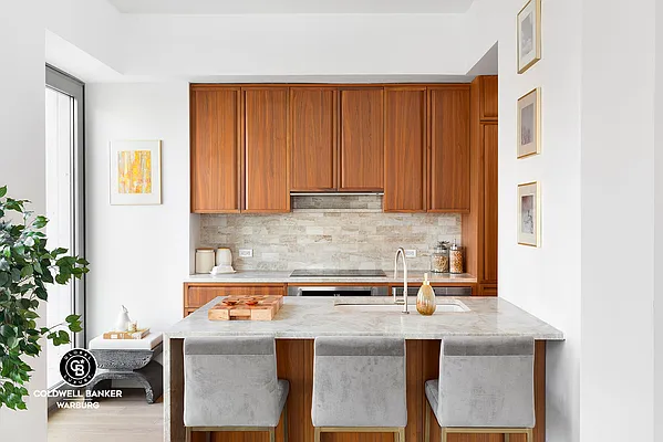 Sold by Coldwell Banker Warburg | media 2