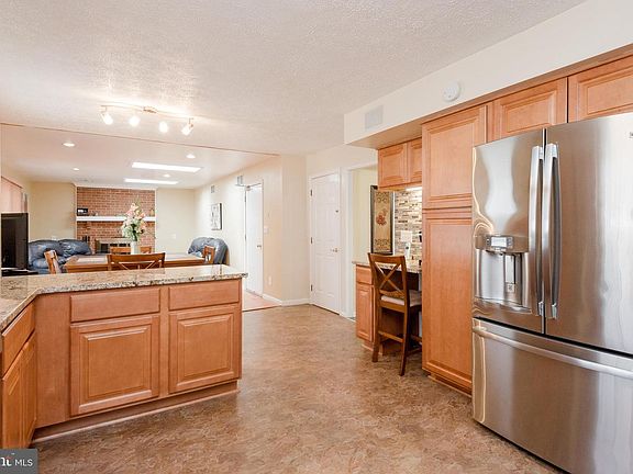 5th image of 621 Bay Green Dr