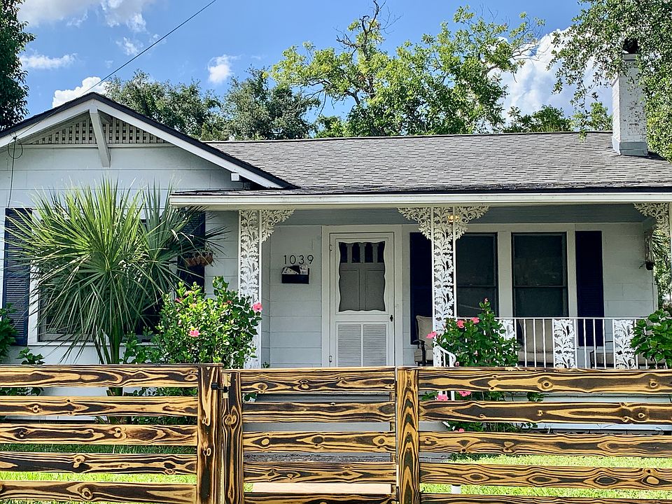 Front Fenced Yard for your pets