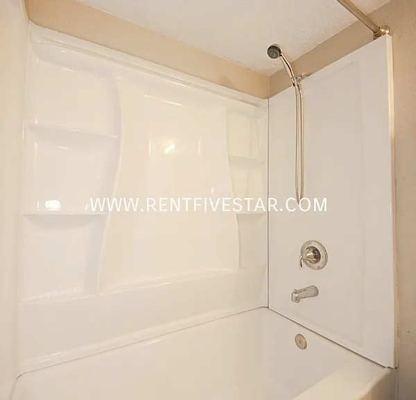 596 Randolph Ave — Photo 9