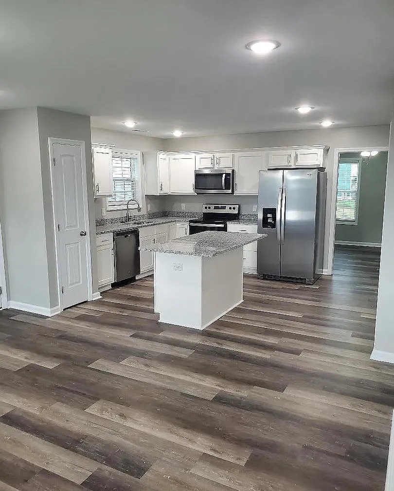3 bed, 1600 sqft, $1,650 — Photo 2
