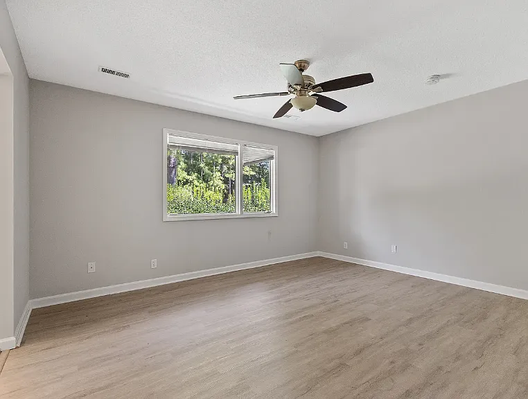 4350 Hunters Club Dr — Photo 1
