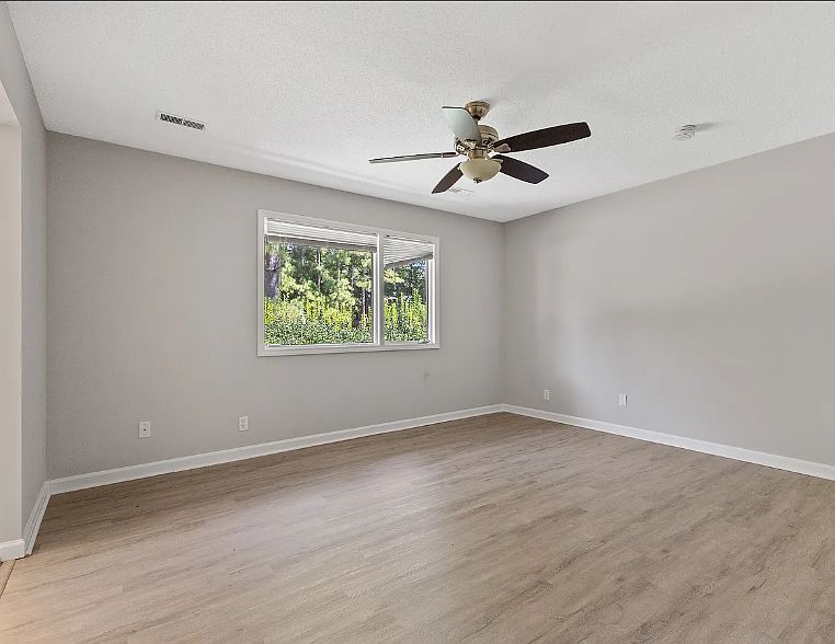 1st image of 4350 Hunters Club Dr