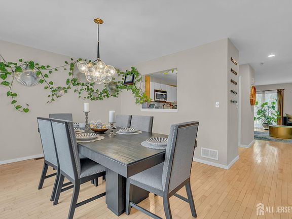 2nd image of 23 Krenkel Ct