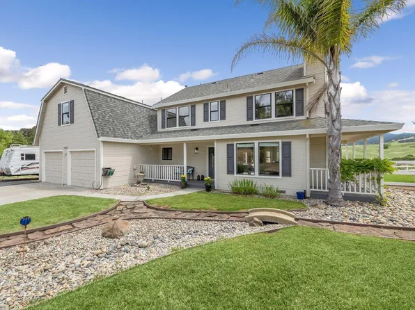 135 Hilltop Dr, Hollister, CA 95023