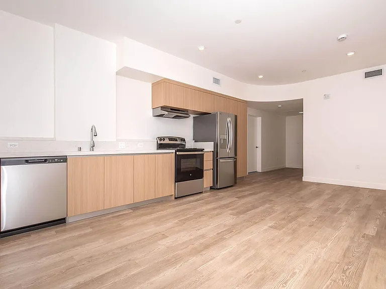 Woodlake Apartments — Photo 38