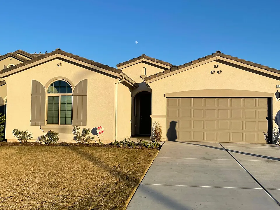 652 Daphne Ln