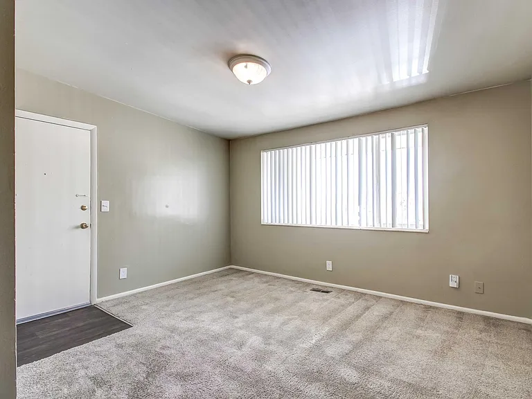 New Broadmoor — Photo 21