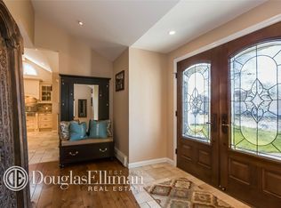 13 Edwards Ln E, Blue Point, NY 11715
