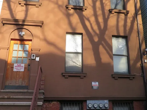 217 Spencer Street image 1 of 17