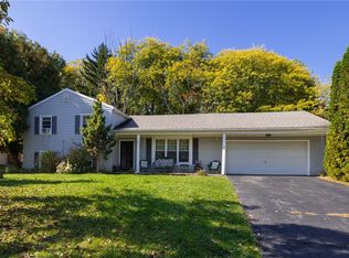21 Blackwatch Trl, Fairport, NY 14450