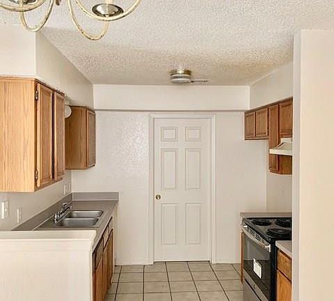 3rd image of 4208 Scarsdale Ln