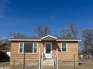 1906 W Spruce St, Dodge City, KS 67801