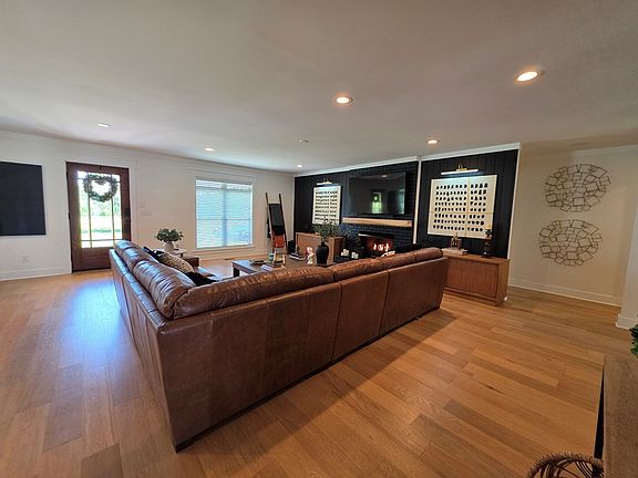4th image of 125 Meadow Ln