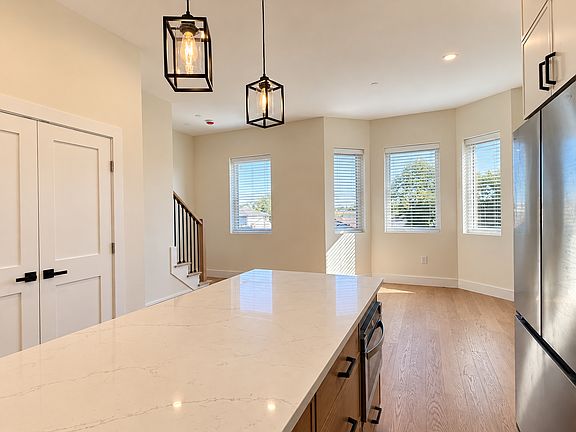 3rd image of 30A Swan Ave #2