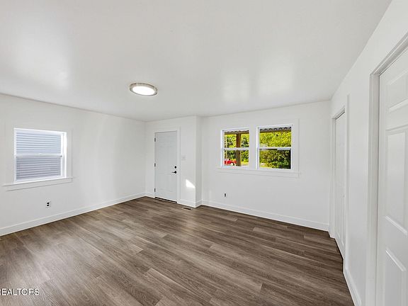 5th image of 540 Fletcher St