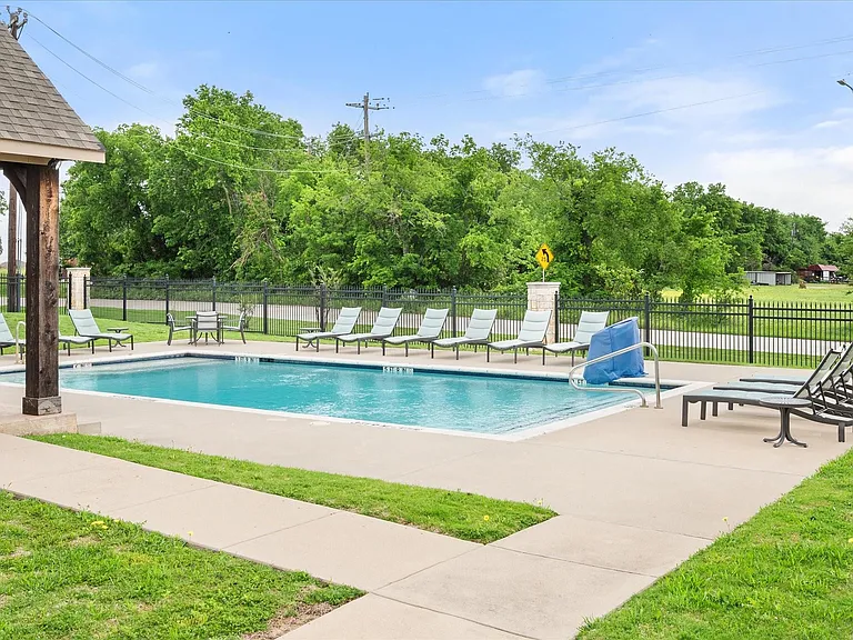 2100 McCallister Dr — Photo 20