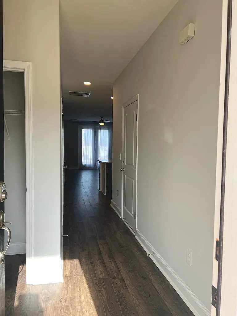 3 bed, 2.5 bath, 1570 sqft, $1,900 — Photo 2