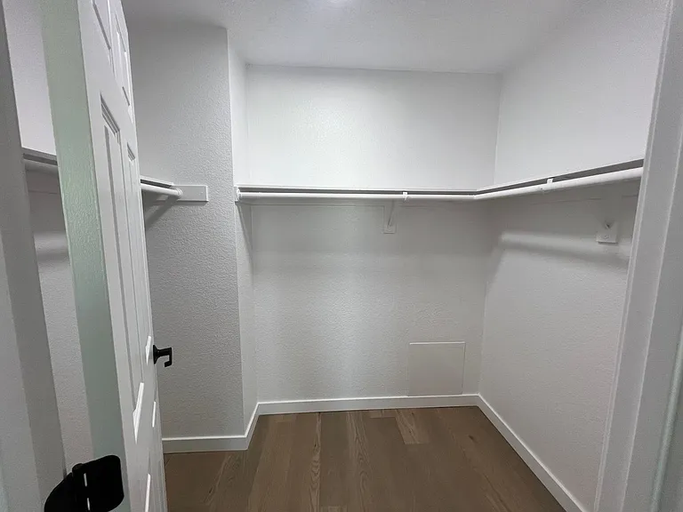 River House Apartments — Photo 43