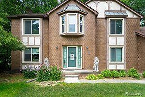 1st image of 23315 Hillview Ct
