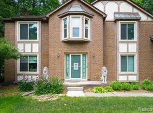 23315 Hillview Ct, Farmington, MI 48335