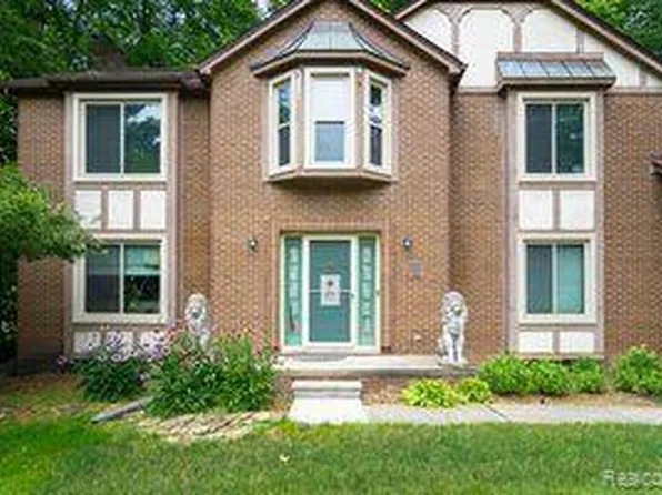 23315 Hillview Ct, Farmington, MI 48335