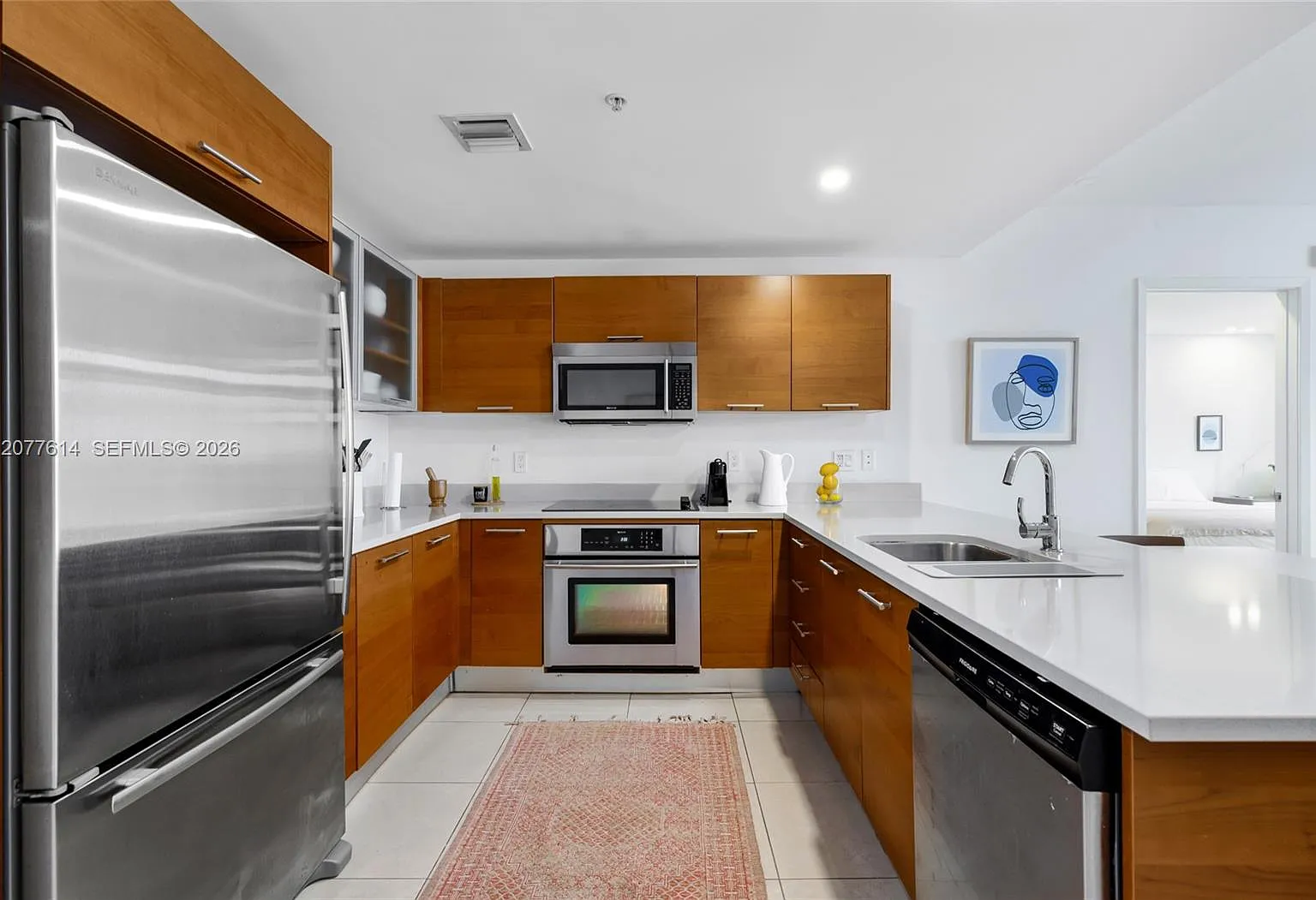 Midblock Miami Condo — Photo 1
