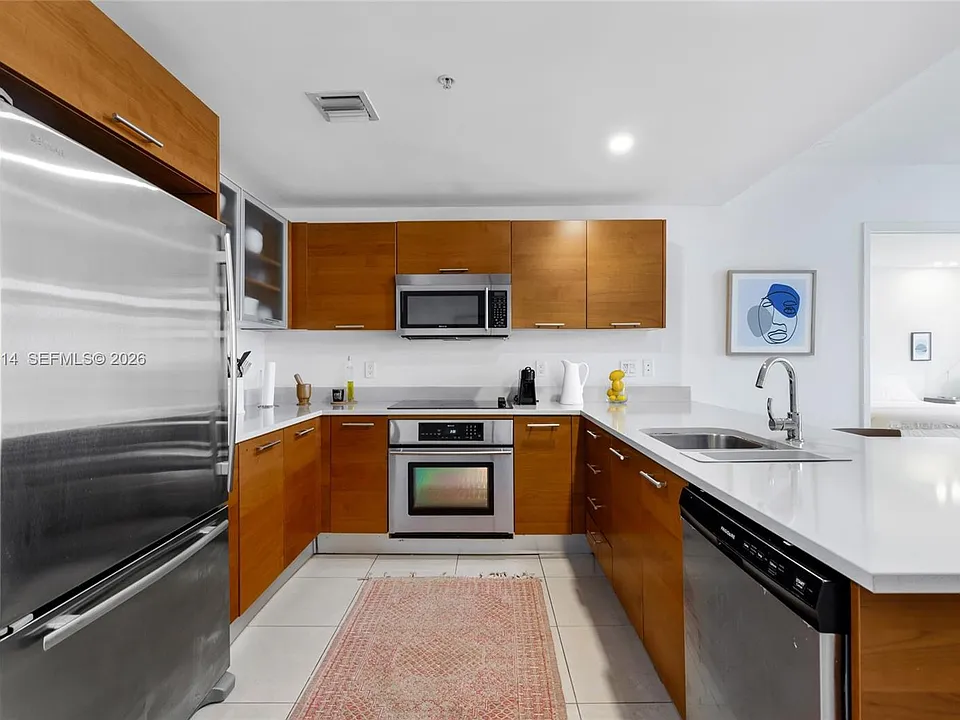 3250 NE 1st Ave #605