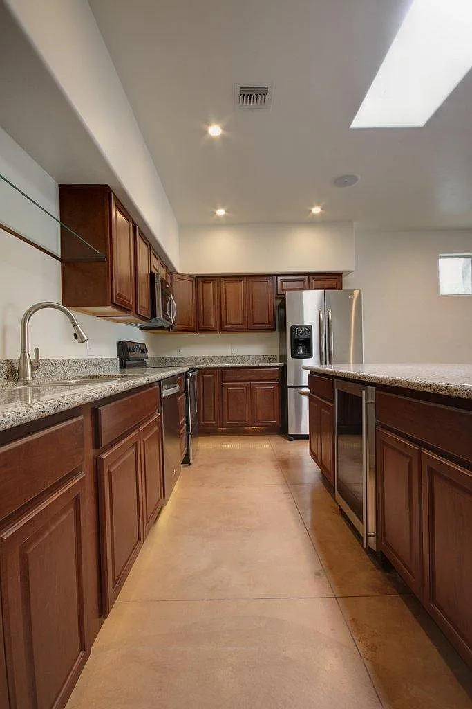503 E Lester St — Photo 4