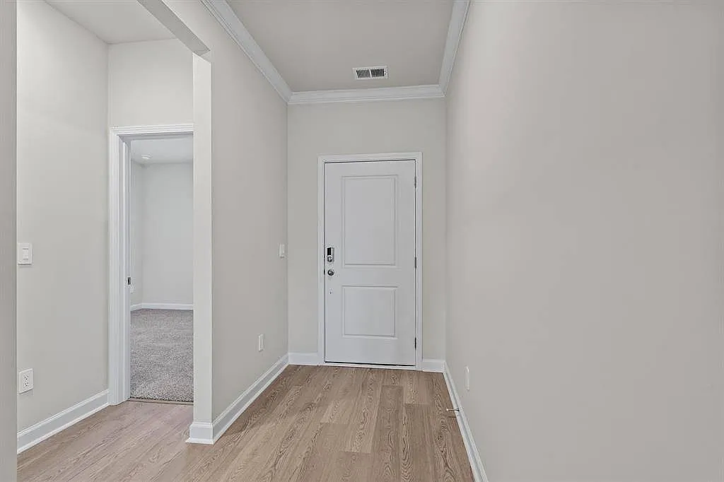 4 bed, 2001 sqft, $2,600 — Photo 2