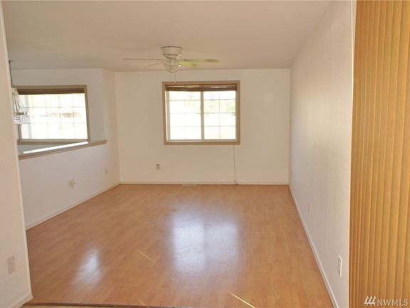 5th image of 2732 179th Pl NE