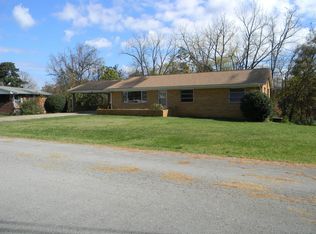 111 E Hutchinson Cir, Oak Ridge, TN 37830